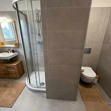 Charming Near Prague Airport Daire *