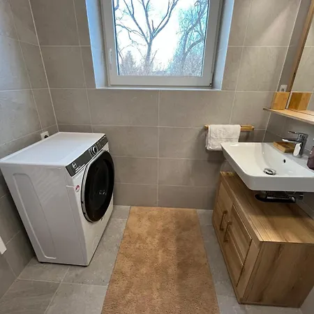 Charming Near Prague Airport アパート *